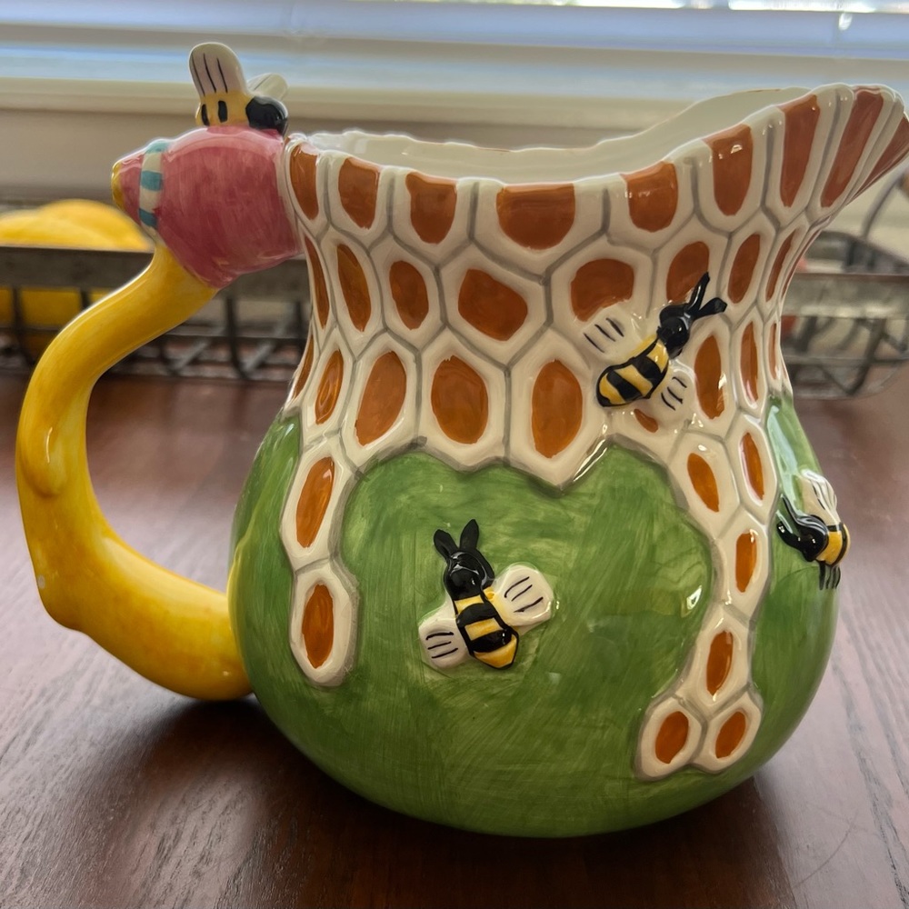 WCL Bee Pitcher